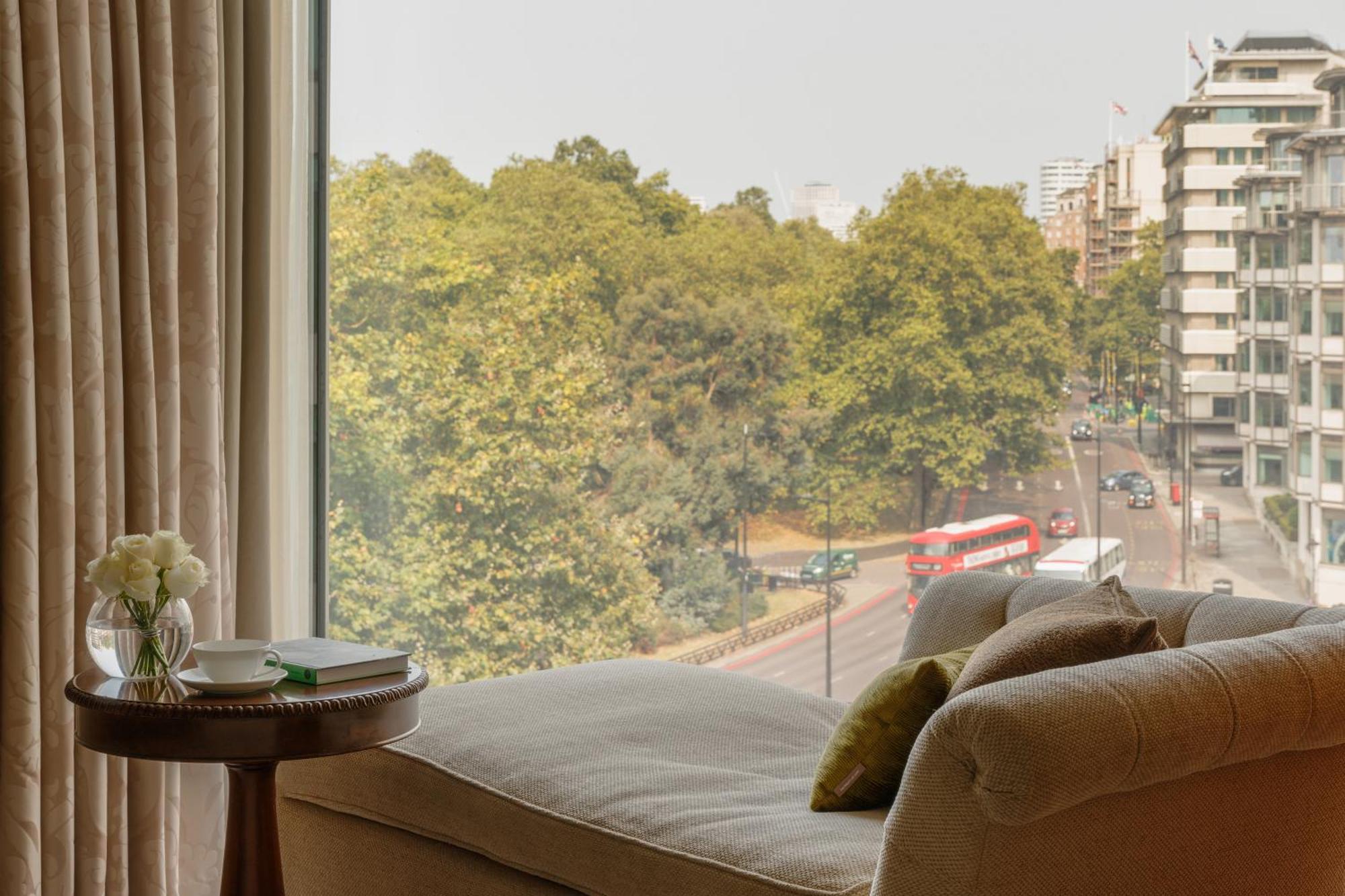 Four Seasons At Park Lane 5*