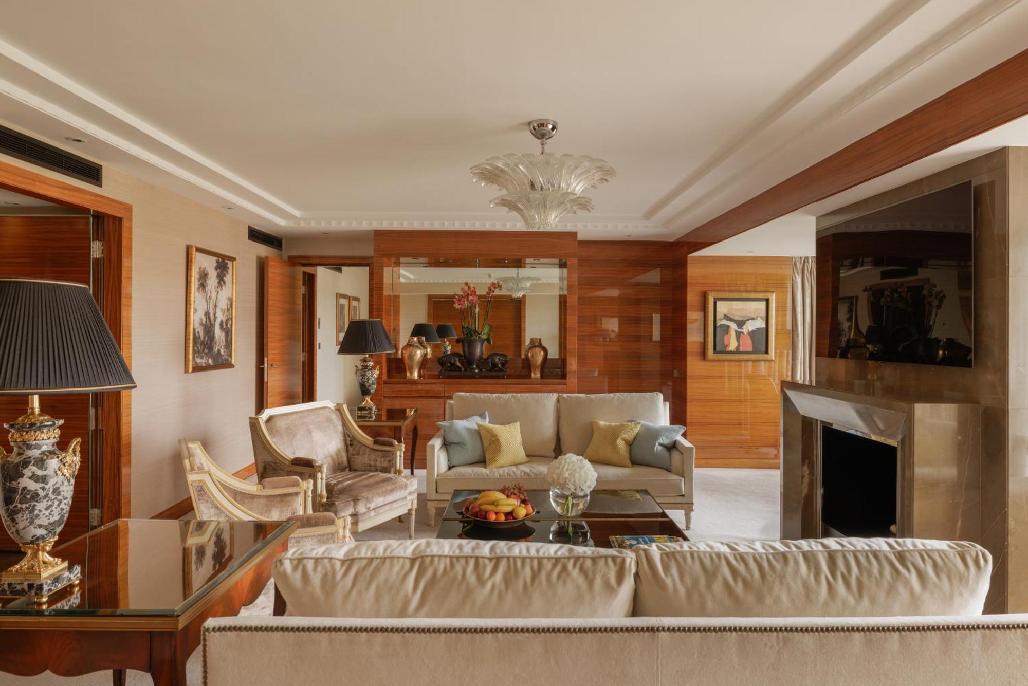 Four Seasons At Park Lane Hotel 5*